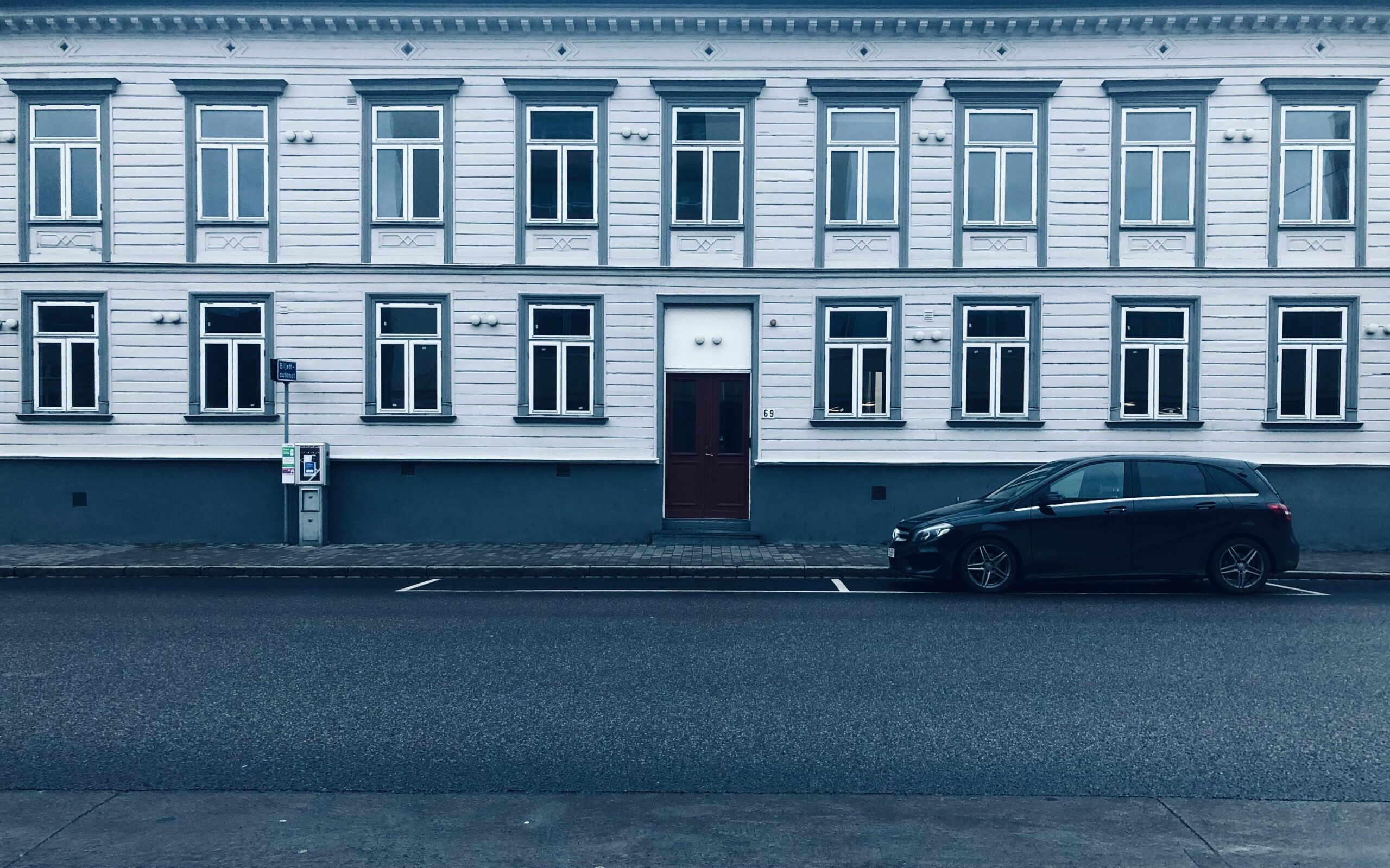 Ekonomiczny wynajem samochodów w Oslo: Jak zaoszczędzić na skandynawskiej przygodzie